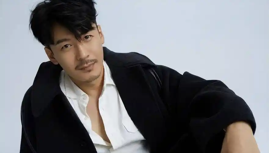 表面是正人君子,实则是流氓头子,家暴恶魔,这些男星太令人作呕_李易峰