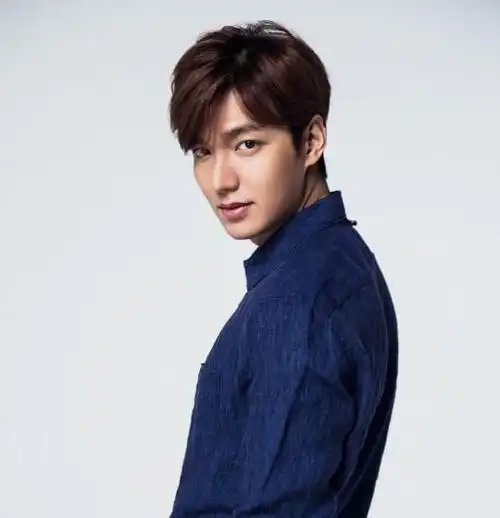 韩国明星李敏镐的西装穿搭大合集,花一样的男子,帅气十足