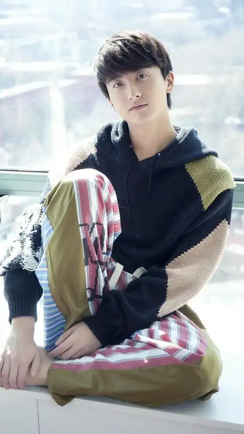 小鲜肉影视明星牛骏峰