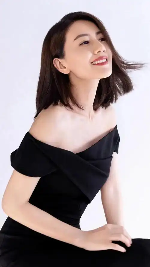 高圆圆高清俏丽写真,楚楚动人!__财经头条