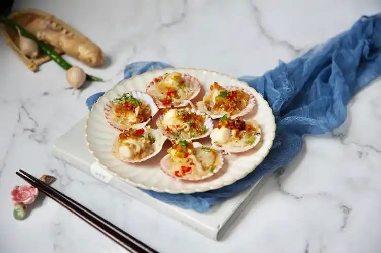 吃一次就爱上的蒜蓉粉丝蒸扇贝鲜香兼并比烧烤店的还好吃