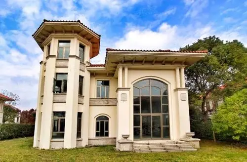 超大花园2000平独栋 别墅 950万 房型大气 花园整齐