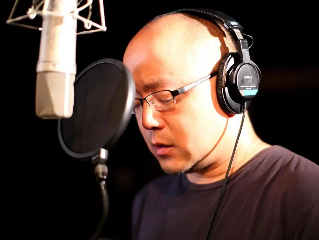 "摇滚教父"窦唯近照曝光,走在路上无人识,却将生活过得似神仙