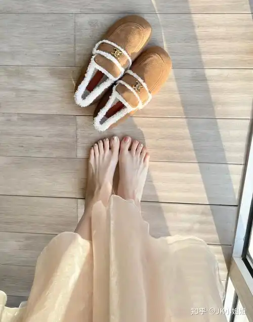 女生光脚穿帆布鞋是怎样一种体验