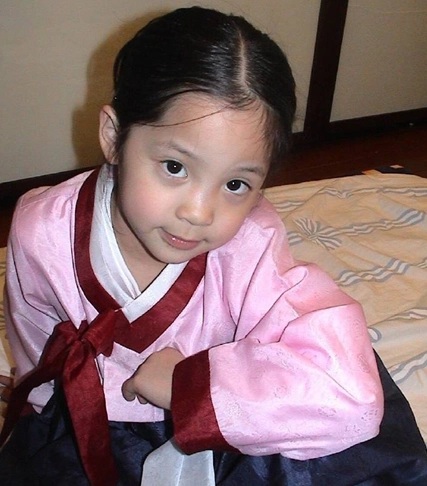 欧阳娜娜童年照曝光,很有灵气的"软萌小公主",网友:好可爱!