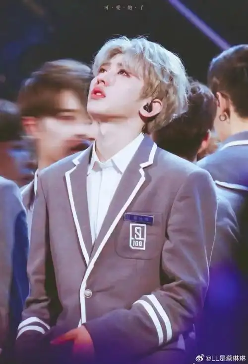 9015蔡徐坤c位出道六周年快乐95  蓝玫瑰绽放 精彩绝伦  未曾