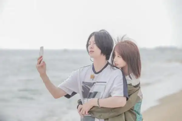 金希澈如果爱金希澈被李菲儿背后抱有心动的感觉