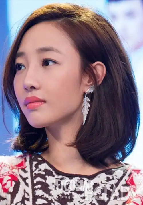 在近期出现在公众视线中的白百何用空气波波头成功逆袭. 泰妍