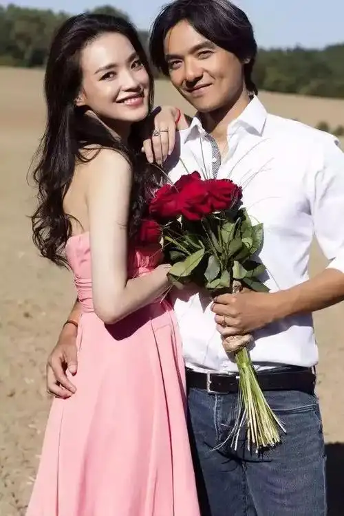 杨子珊晒婚纱照,大红色婚纱亮眼,哪个女星的婚纱照最个性_清洁门户