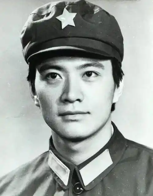 老照片|80年代的男明星们,个个阳光俊美,谁最帅?_观众_唐国强_电影