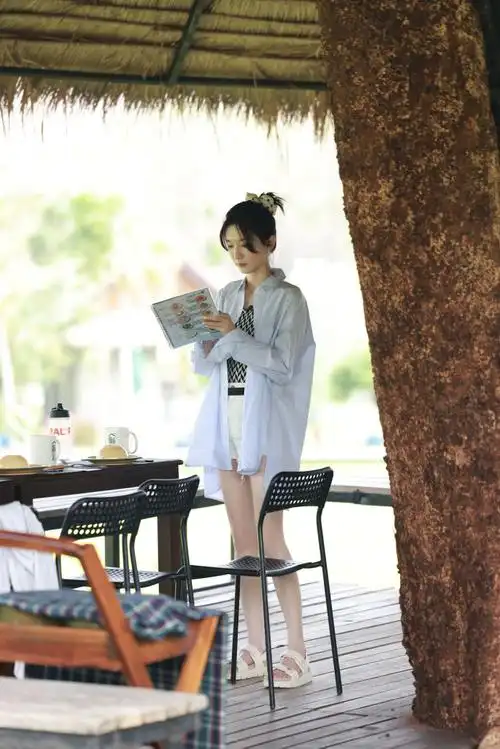 中午12:00 ,锁定@芒果tv,与@江疏影开启琅勃拉邦冒险之旅#花儿与少