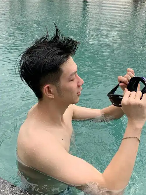 见过190的男生游泳吗71