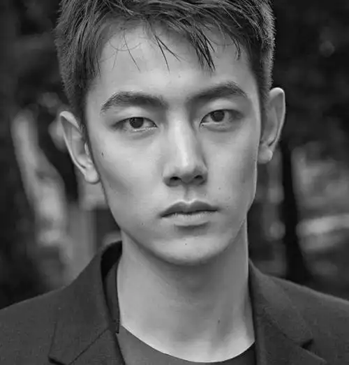 9696在相学上,颧骨高凸且无肉包裹的男人多数是火爆脾气,缺乏耐心