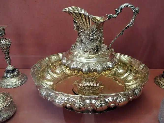 俄罗斯冬宫博物馆馆藏世界名贵黄金艺术品