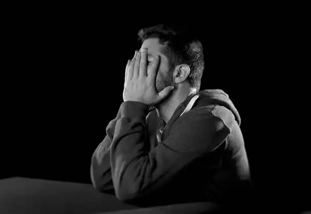 凤凰男的愤怒:你看不起我家人,我也容不下你,请离开我的房子