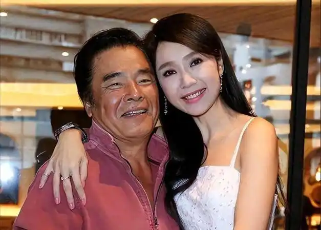 "6个老婆"同住一屋,每人每月7万零花钱,71岁又娶第七房小娇|成龙|雷洪