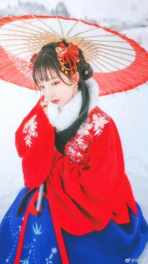 汉服雪景# 红衣佳人白衣友,朝与同歌暮同… - 堆糖,美图壁纸兴趣社区