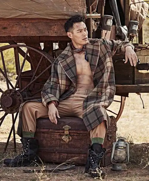 好身材自然是杨佑宁成为型男的利器,什么造型配上八块腹肌,帅气指数都