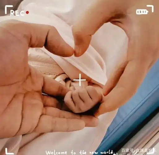 女排名将惠若琪官宣生女!并晒出一家三口在产房的合照