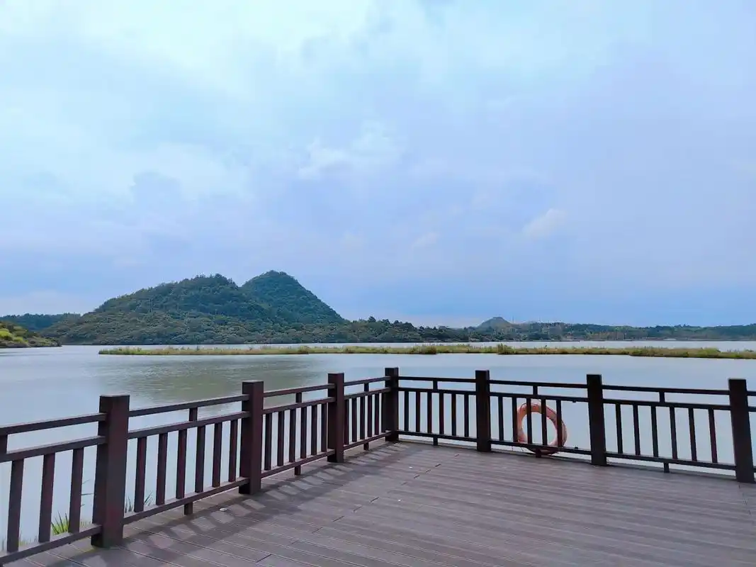 贵阳|月亮湖公园 月亮湖公园位于贵安新区,占地面积大,生态环境好