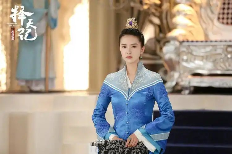 许龄月 饰 莫雨