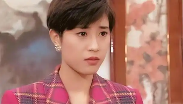 陈法蓉我们都不陌生,她是少见的虽然留着一头短发却也妩媚性感的女星.