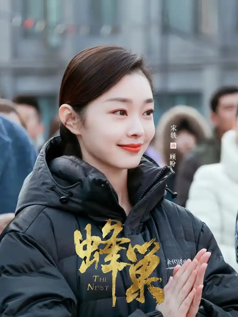 宋轶新剧即将开播!宋轶新剧《蜂巢》即将播出,央视cctv8黄 - 抖音