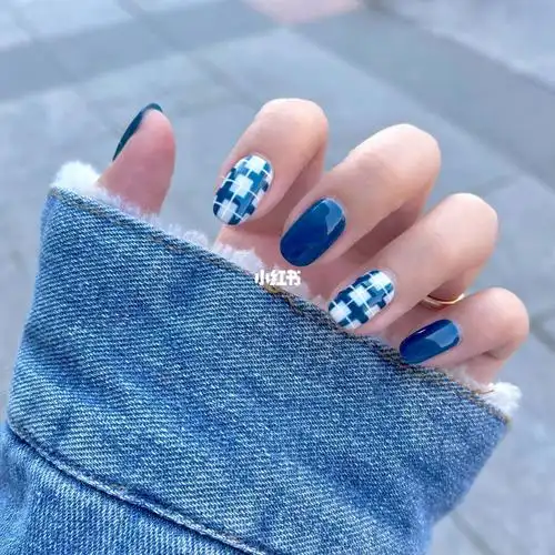 蓝色美甲ins简约苏格兰格子