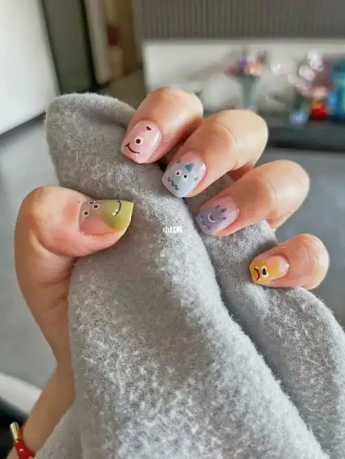 美甲可爱小怪兽