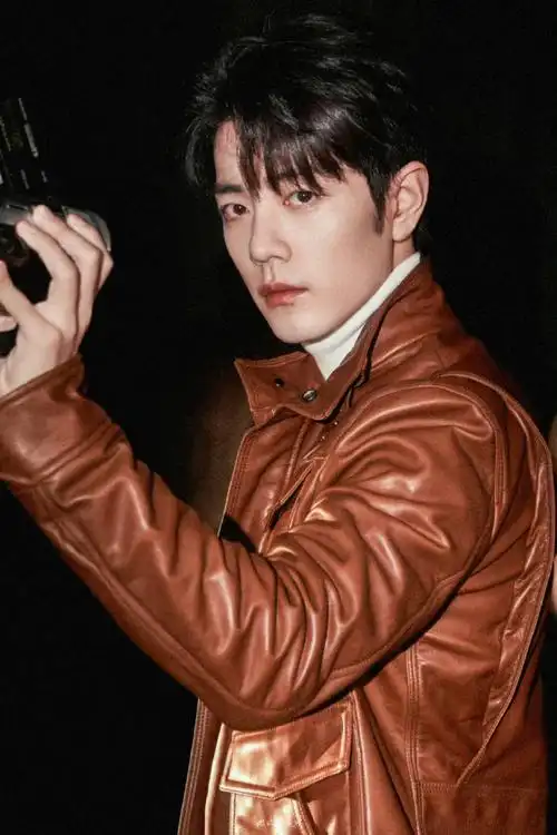 肖战米兰时装周##米兰时装周##肖战机场大声维持秩序