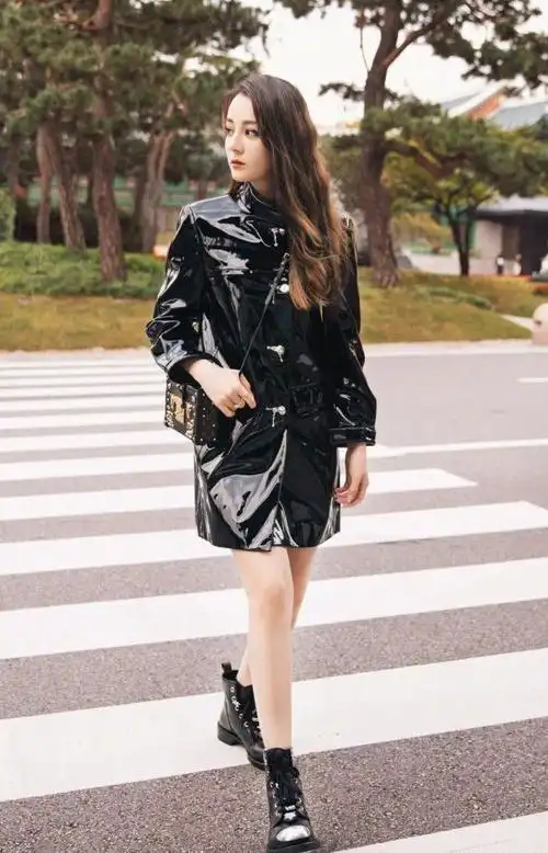 迪丽热巴的腿看着真细长筒的靴子也能穿得进真让人羡慕