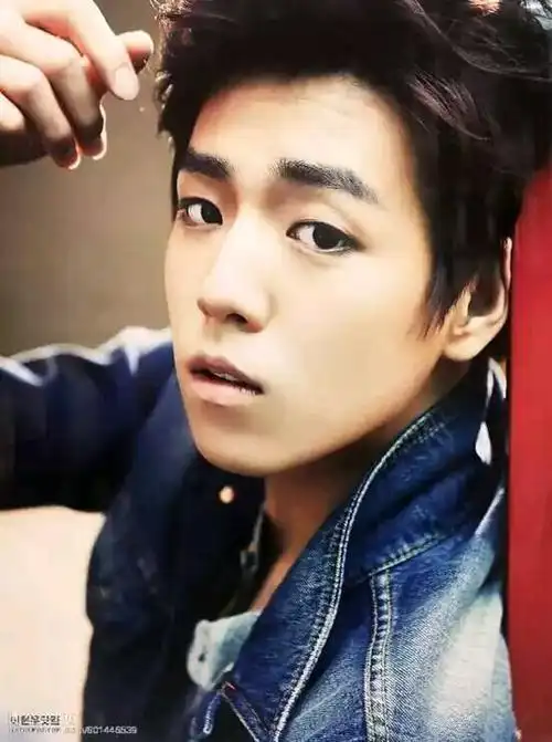 李玹雨,1993年3月23日出生于韩国,韩国男演员. 2005年作为童星出道.