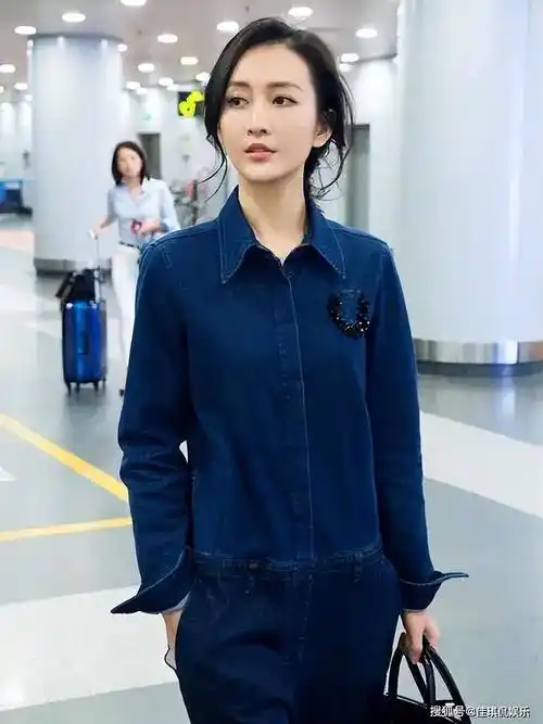 王鸥41岁未婚产女,母亲陪护下的新生活!她是用了多大的勇气?