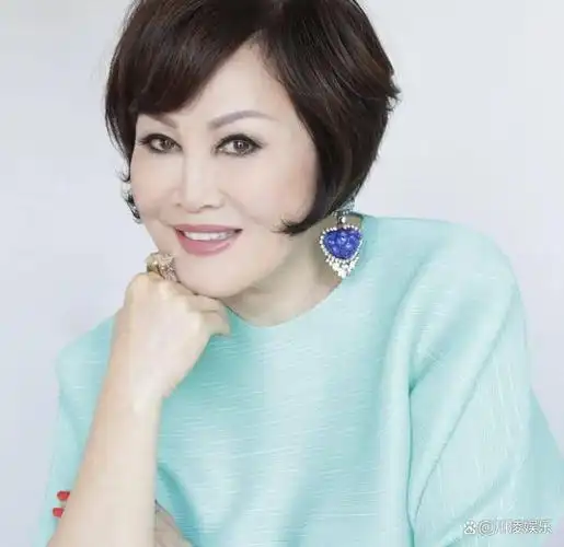 8月6日,知名主持人和商界女强人靳羽西在社交媒体上