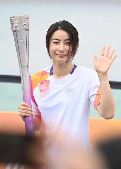 惊艳四座郭晶晶的神秘身份曝光霍启刚彻底折服