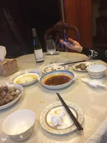 主题:[ios]今天两个人吃饭比较节约,就一千块