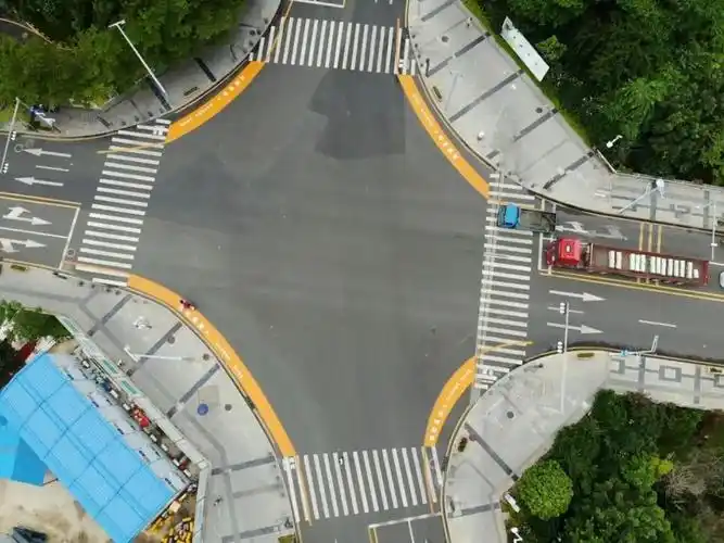 危险区勿入!龙华这两个交叉口"扫盲"啦