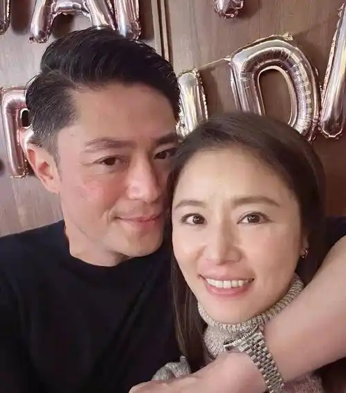 林心如47岁生日派对照!素颜依旧娇美如少女,老公比妹妹小4岁