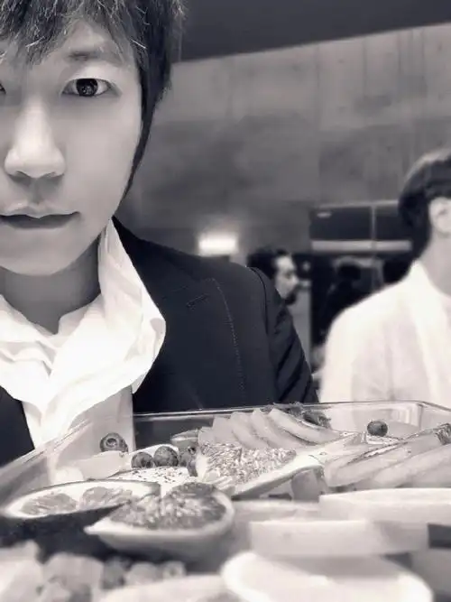 一些阿信的自拍05谁他妈说的黄金左脸啊哈哈哈哈#五月天