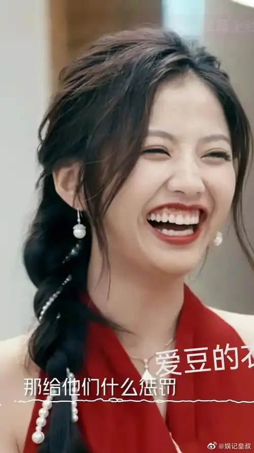 发现张翰好像很喜欢20岁的女孩子,女朋友永远20岁#张翰新恋情