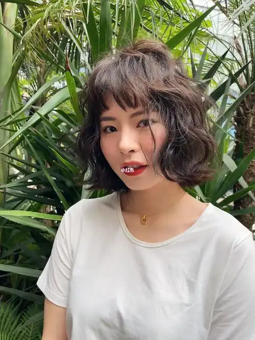 不挑脸型的齐肩法式烫发!短发尴尬期救星!