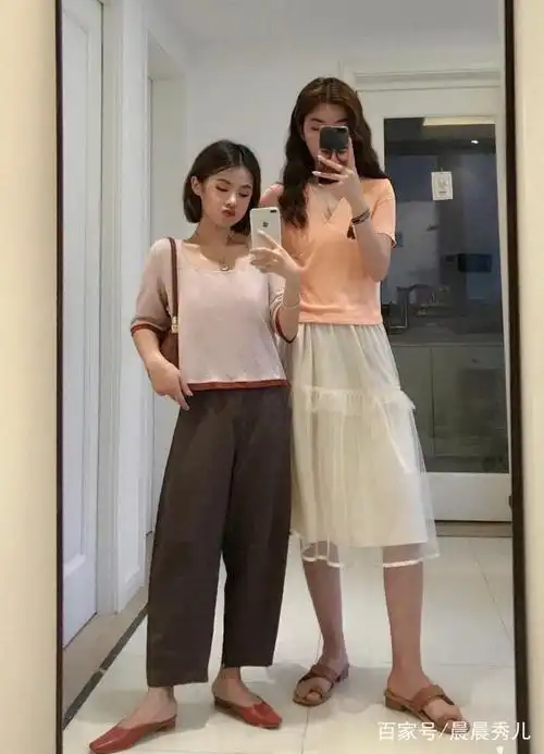 150小萝莉和170大长腿闺蜜出游心机穿搭,要美就美成一道光!