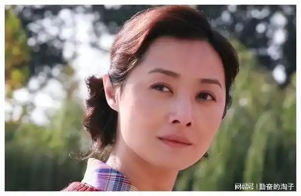 刘蓓:曾被冯小刚捧红,3婚和前夫续缘,如今继子星途大红大紫