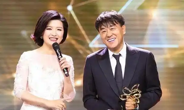 回顾演员何冰:为何结婚几十年零绯闻?看看妻子是谁就知道了