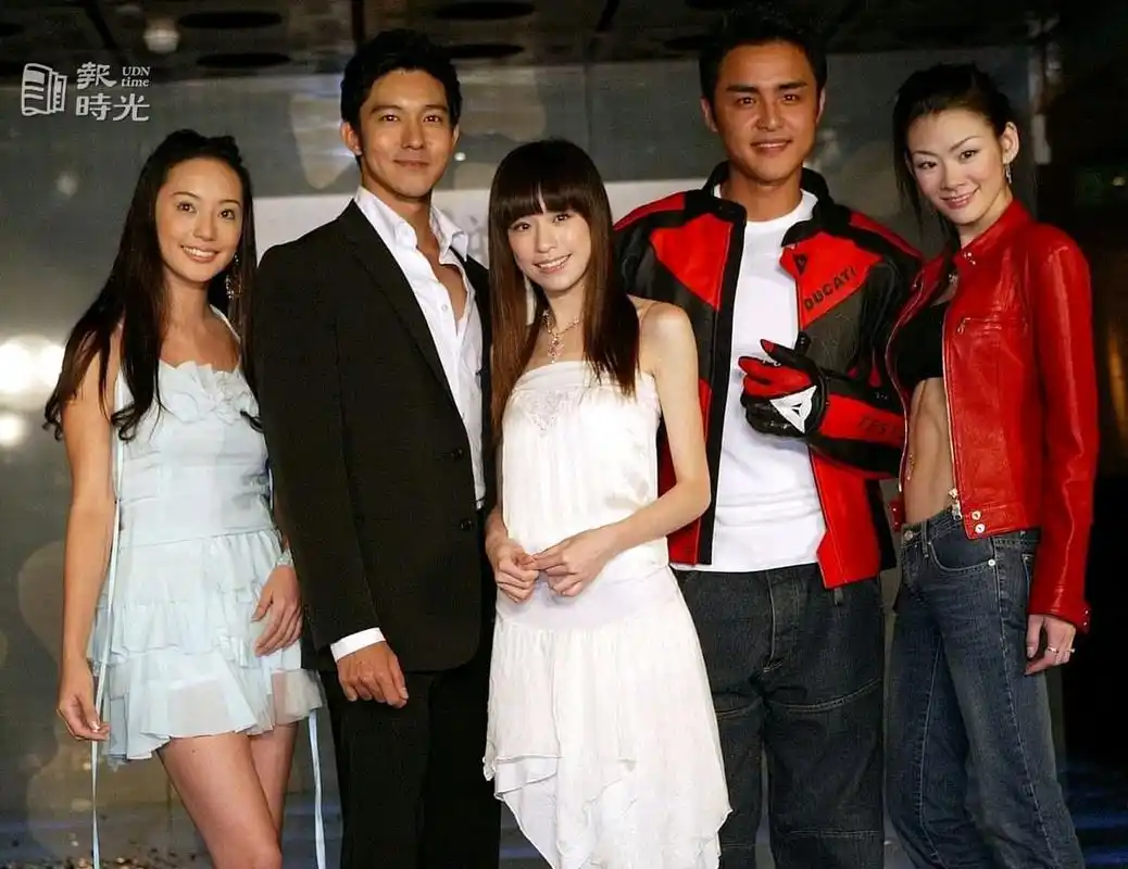 王心凌和明道当年合作的剧《天国的嫁衣》,现在再看两人还是好年轻.