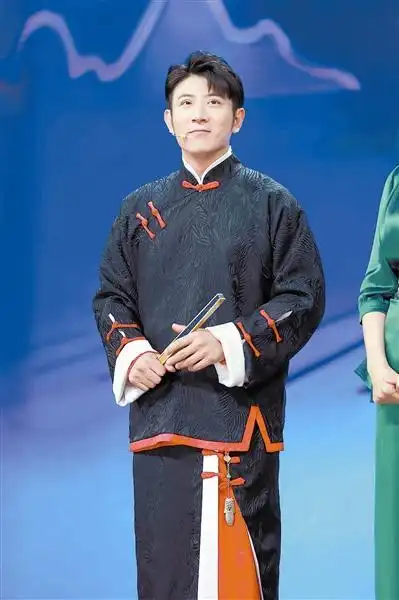 高晓攀跨界主持《好戏连连看》