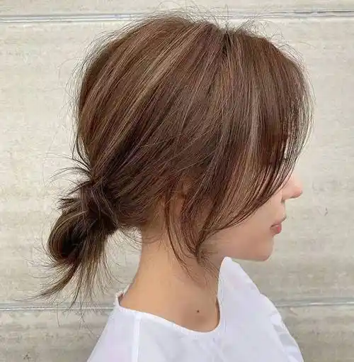 法式八字刘海照片男(ella居家放得开,穿白t扎随性马尾接地气,3岁儿子