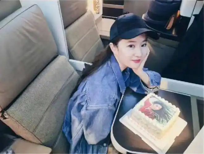 原创刘亦菲住的酒店好豪华全球唯一八星级酒店房价最高一晚7万