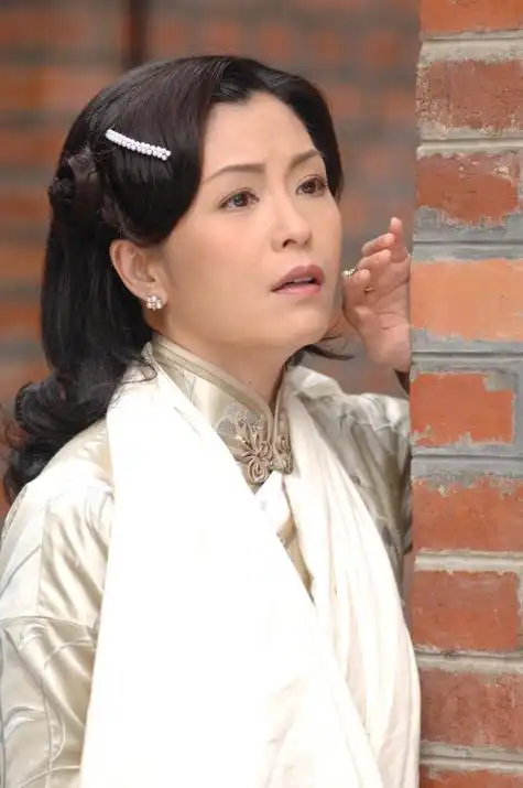 p>《银楼金粉》是 a target="_blank" href="/item/香港无线电视