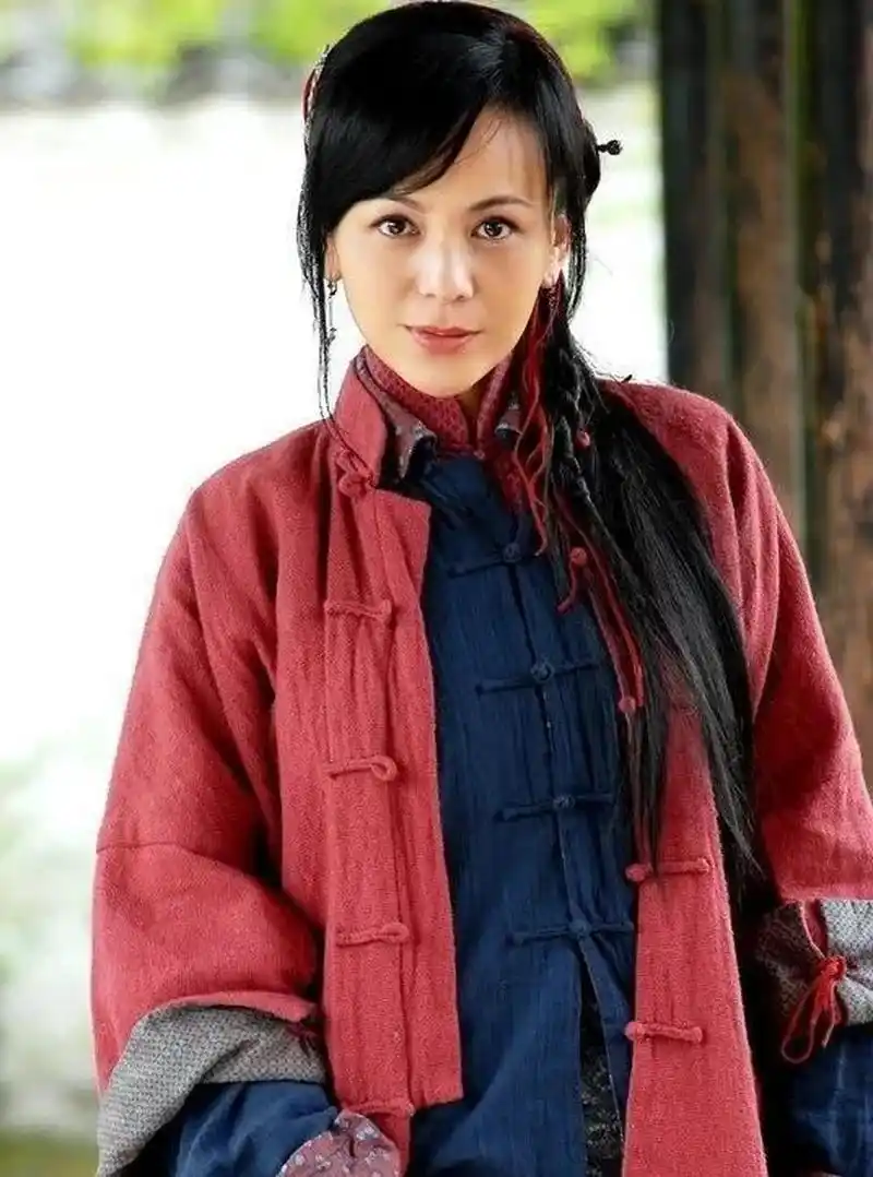 演员王琳:不顾父母反对嫁富商,52岁一个人带孩子